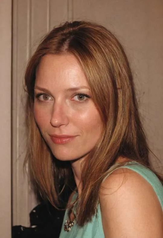 María, 43